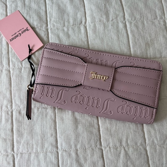 NWT Juicy Couture Deboss Dusty Blush Bow Large Zip Around Wallet Gold logo - Picture 1 of 4